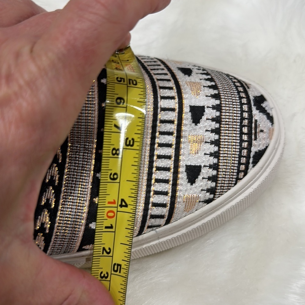 Ariat Unbridled  slip on Aztec print white, black, rose, peach size 11  B medium - Picture 7 of 14